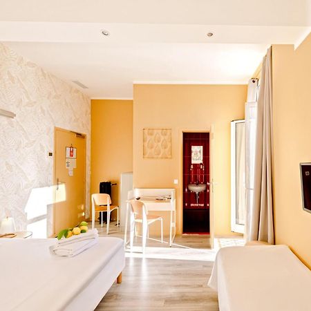 Hotel Lemon Ментона Экстерьер фото